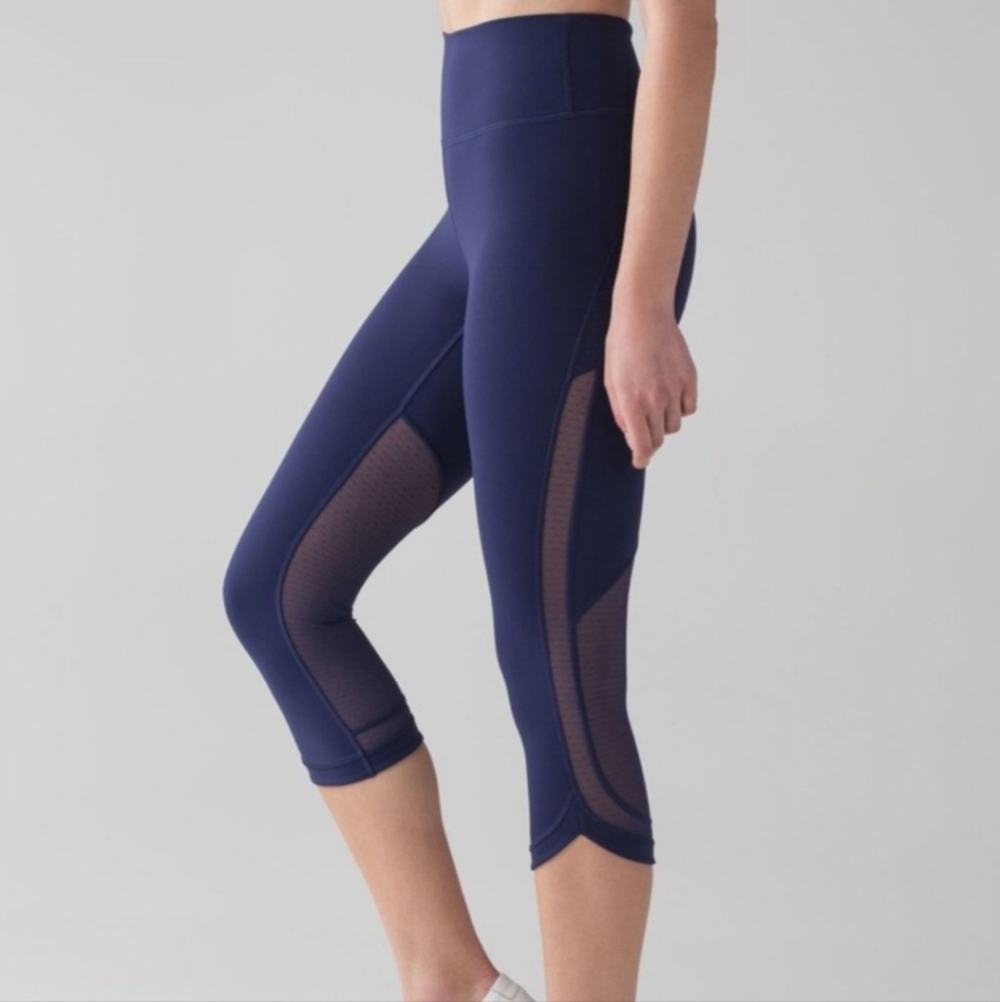 Lululemon (Womens 10) Revitalize Crop 21" High rise Capri Leggings Blueberry Jam